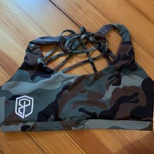 Born primitive camo sports bra - Medium